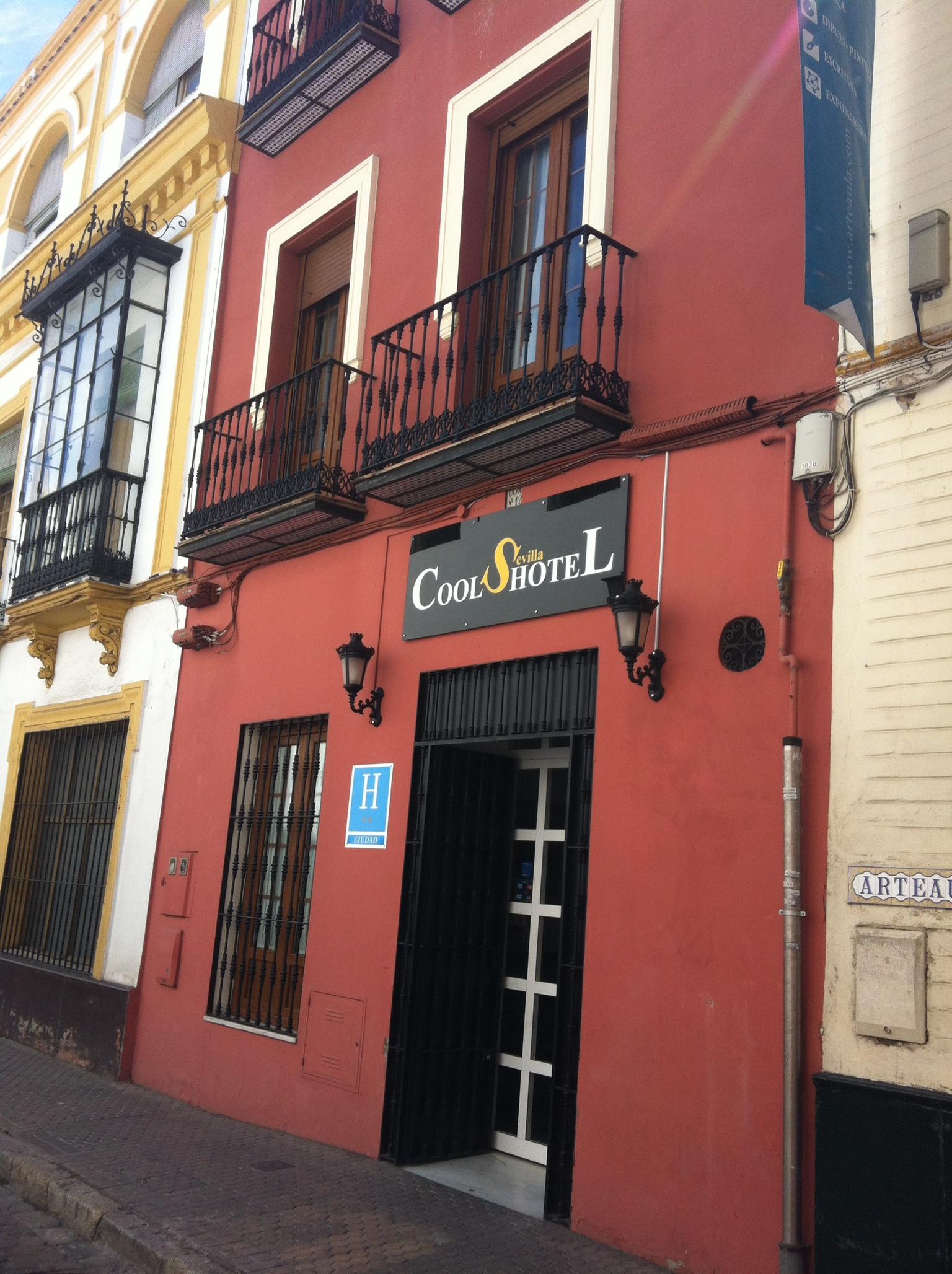 Cool Sevilla Hotel Exterior photo